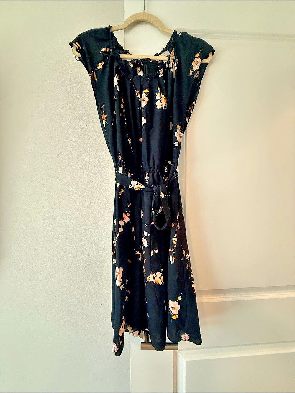 LC Lauren Conrad Floral Maxi Dress in Black Size Medium Like New